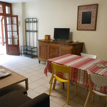 Adorable Meuble De Standing Dans Montagnard * Bagnères-de-Luchon